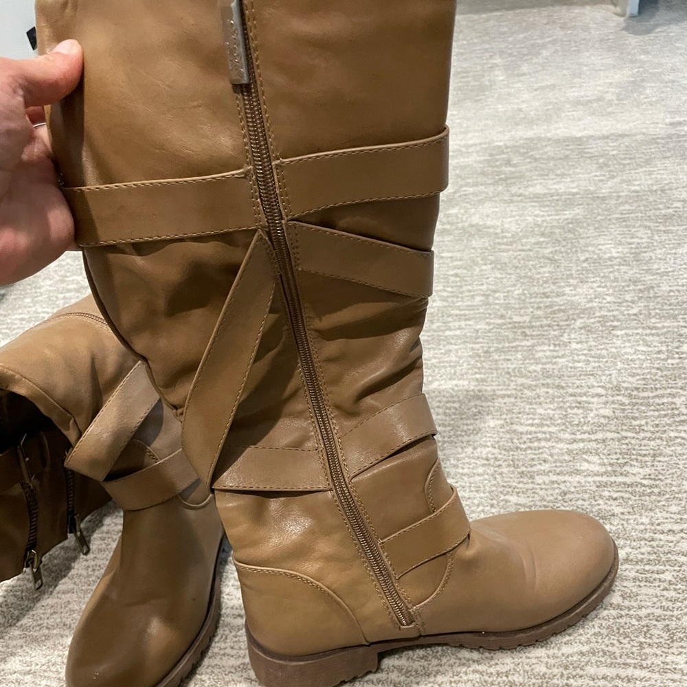 Boots - Picture 2 of 4